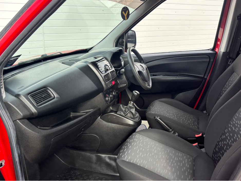 2016 Opel Combo - image 9