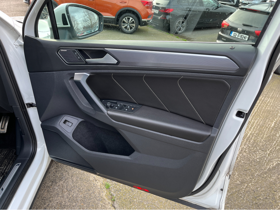 2020 Volkswagen Tiguan - image 15