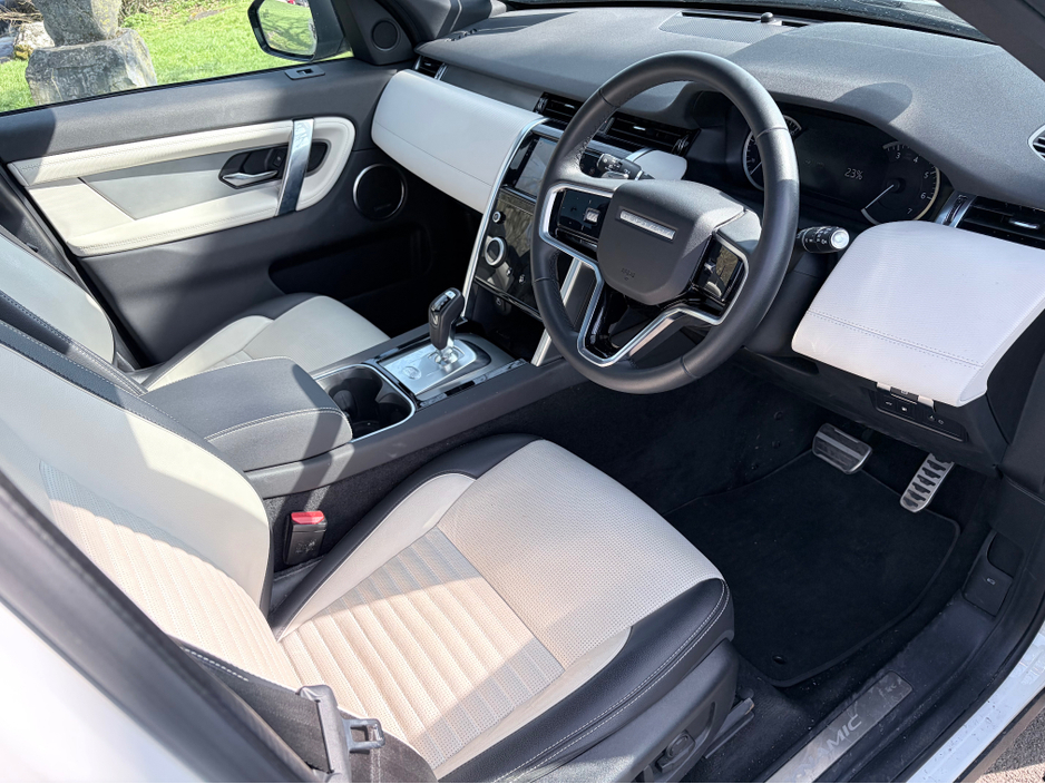 2023 Land Rover Discovery - image 18