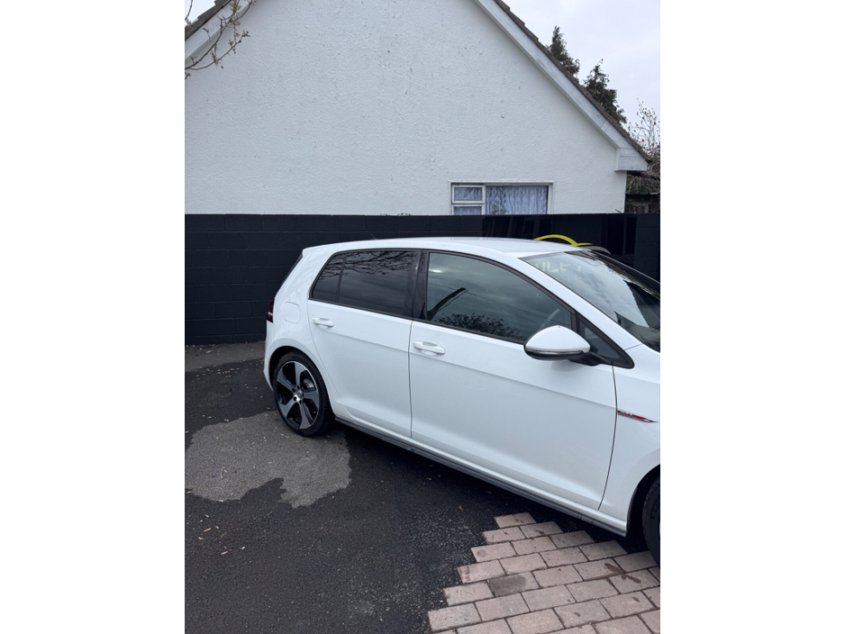 2015 Volkswagen Golf - image 5