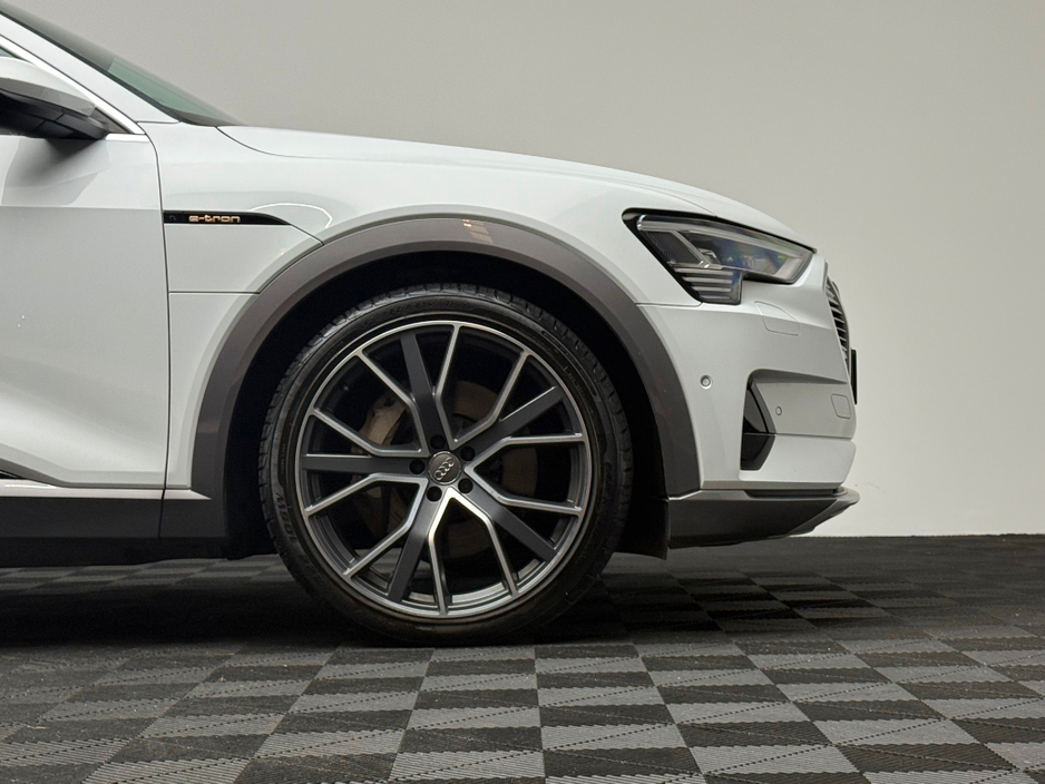 2021 Audi e-tron - image 8
