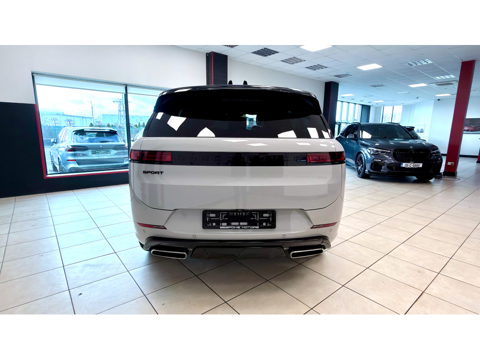 2025 Land Rover Range Rover - image 7