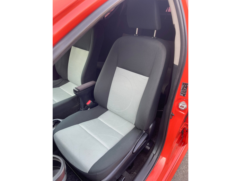 2014 Toyota Aqua - image 12