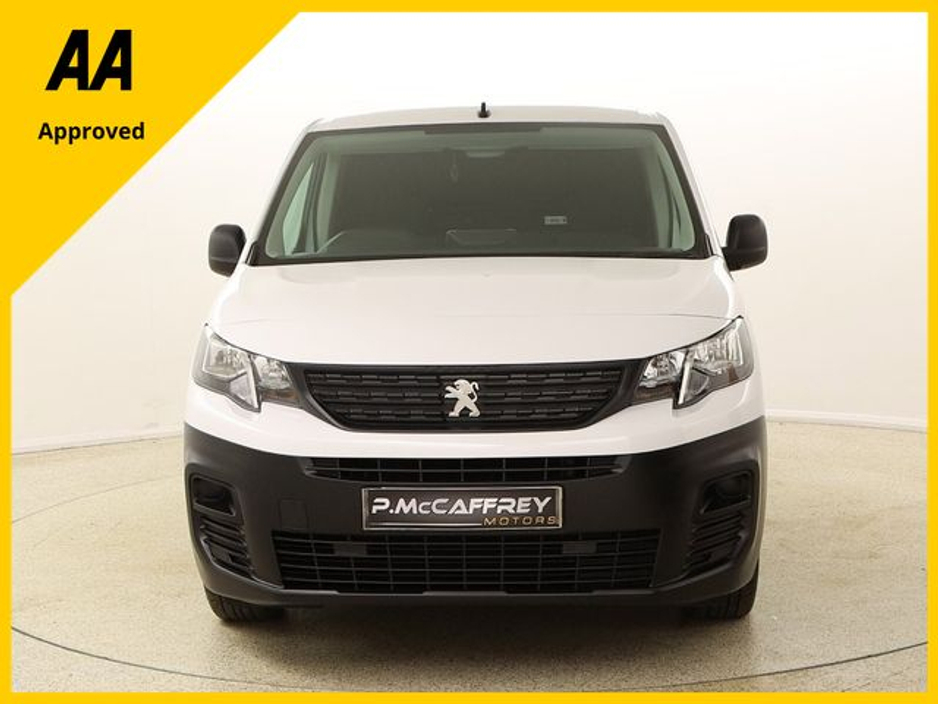 2023 Peugeot Partner - image 2