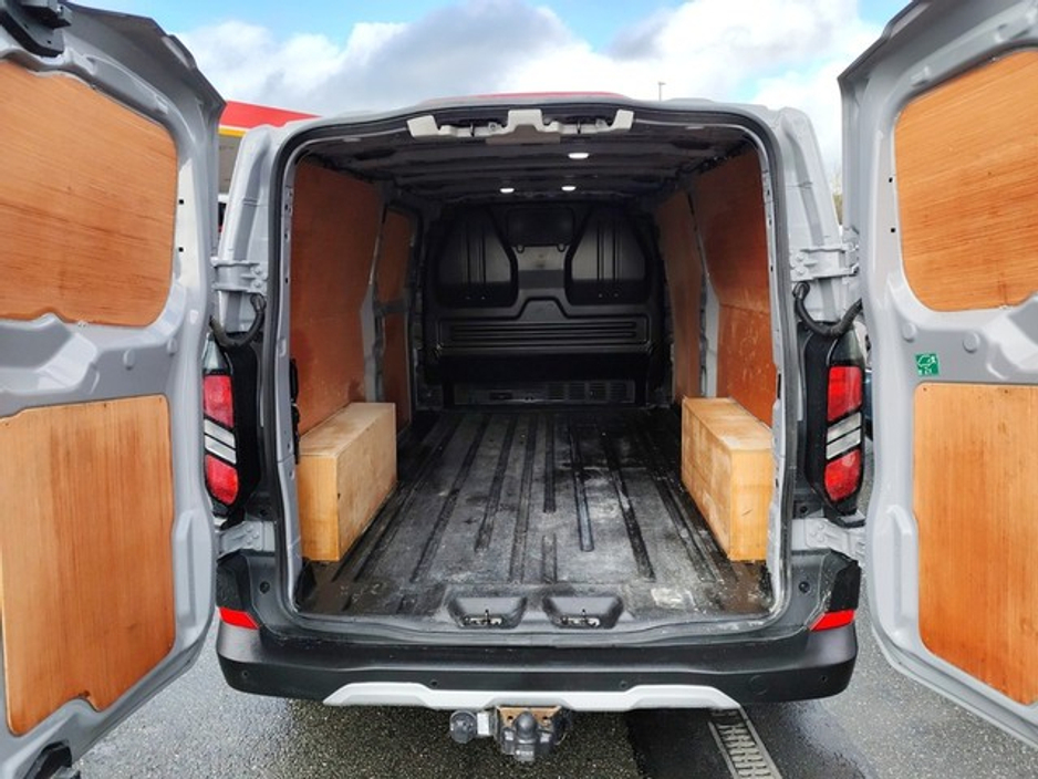 2024 Ford Transit Custom - image 10