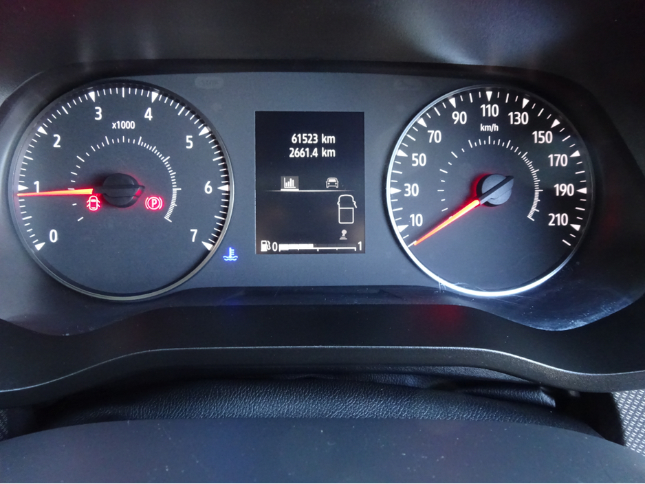 2023 Renault Trafic - image 24