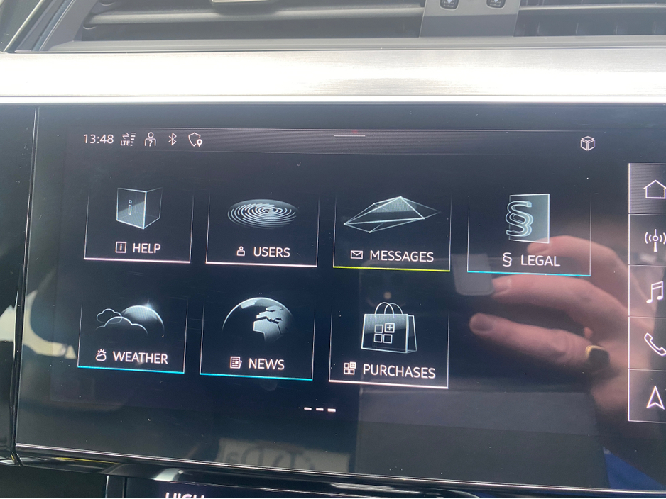 2022 Audi e-tron - image 23