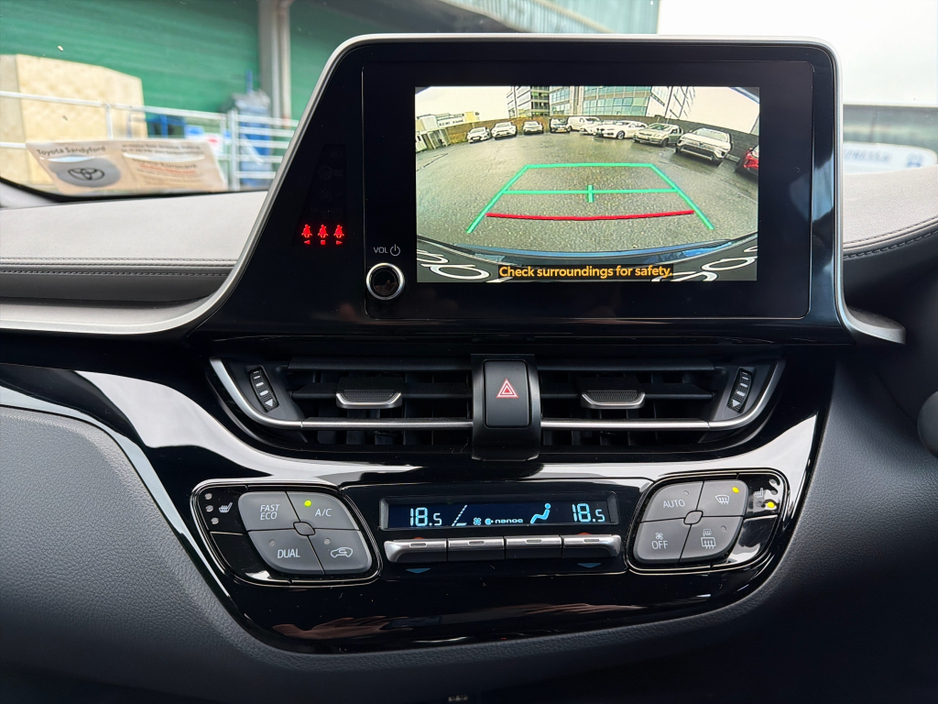 2023 Toyota C-HR HYBRID SOL TOP SPEC // HEATED LEATHER SEATS // SAT-NAV // REAR CAMERA // BLUETOOTH // CRUISE CONTROL // FULL WARRANTY €31,945