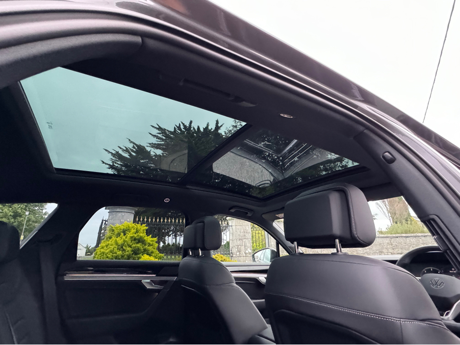 2024 Volkswagen Touareg - image 17