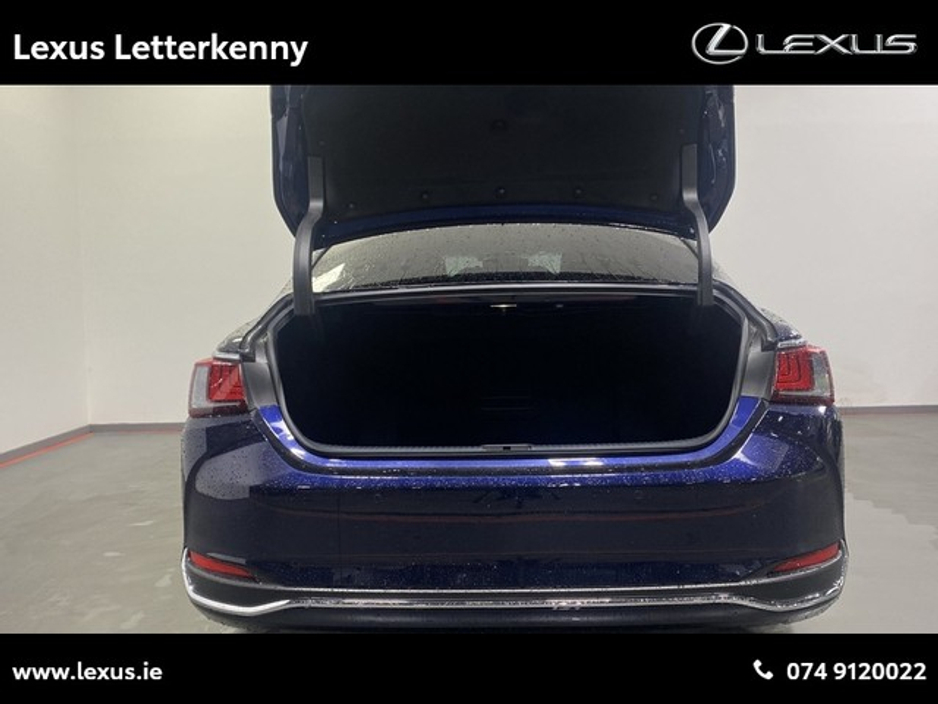 2025 Lexus ES 300 H - image 10