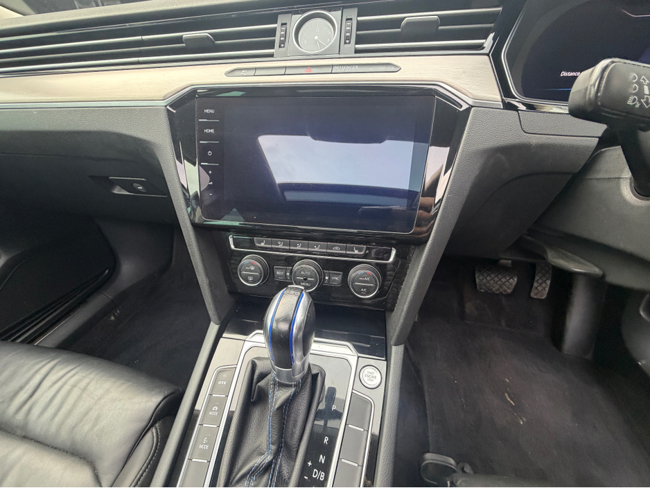 2018 Volkswagen Passat - image 18