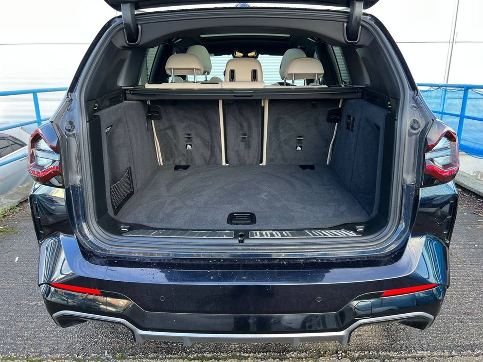 2023 BMW iX3 M-SPORT // OPENING PAN ROOF // 360 PARKING CAMERAS // DIGITAL CLUSTER €37,950