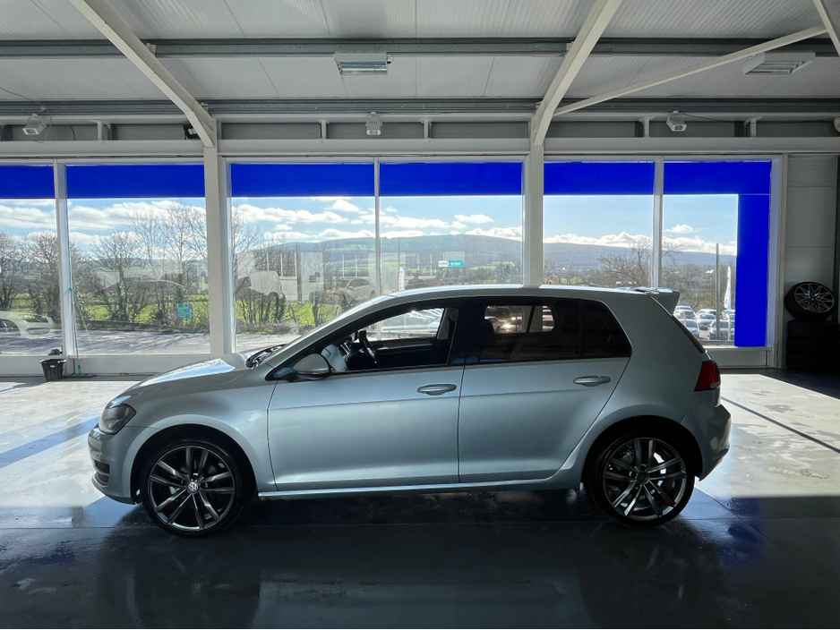 2014 Volkswagen Golf - image 4