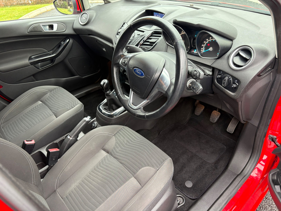 2016 Ford Fiesta - image 8