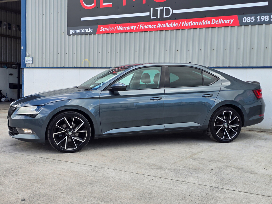 2018 Skoda Superb - image 17