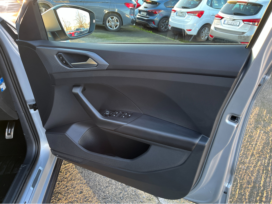 2023 Volkswagen T-Cross R-LINE AUTOMATIC 1.0 PETROL //HIGH SPEC//REVERSE CAMERA//HALF LEATHER SEATS//ADAPTIVE CRUISE CONTROL//KEYLESS ENTRY// €26,950