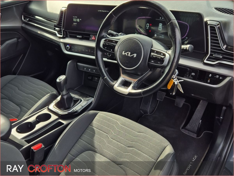 2022 Kia Sportage - image 2