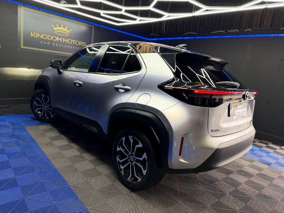 2023 Toyota Yaris Cross - image 14