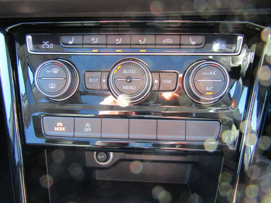 2017 Volkswagen Touran - image 30