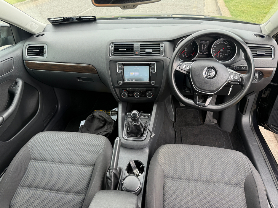 2017 Volkswagen Jetta - image 13