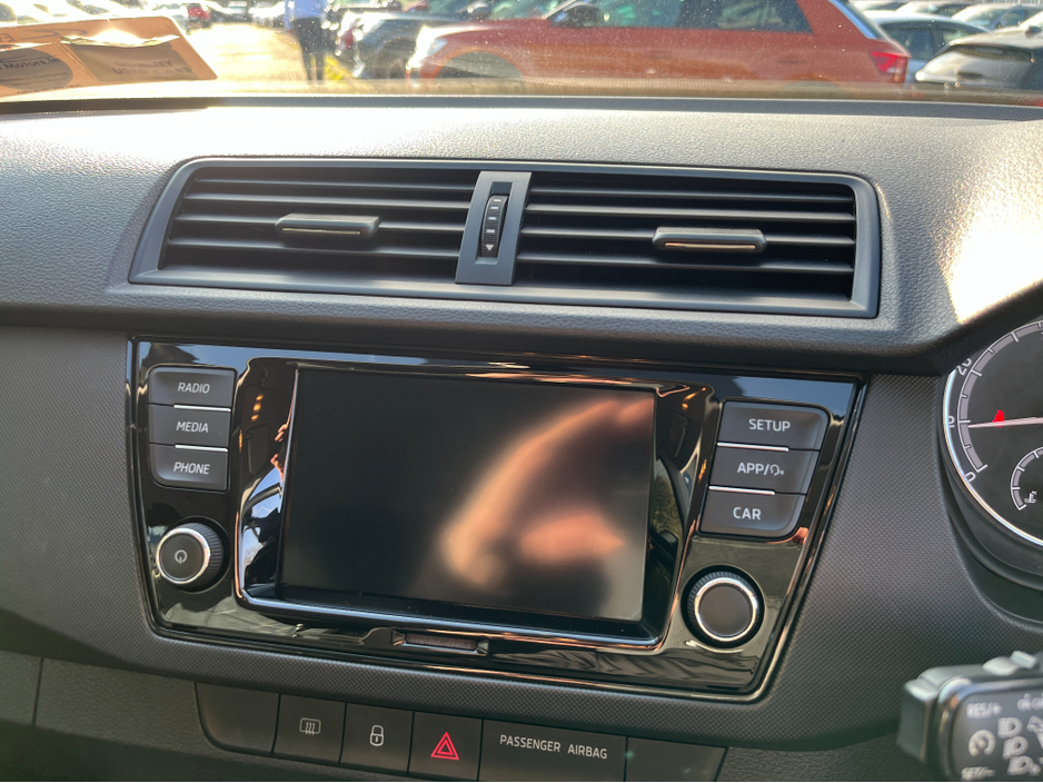 2020 Skoda Fabia - image 18