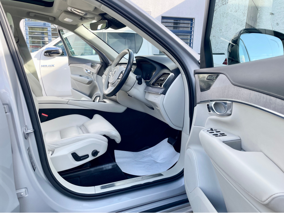 2023 Volvo XC90 - image 7