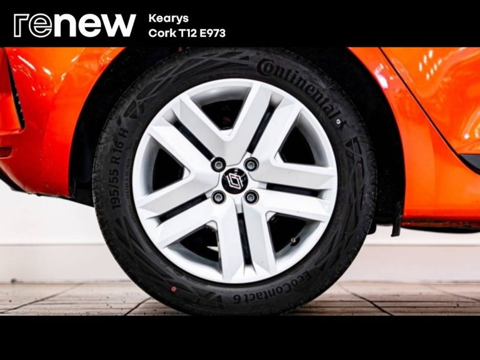 2025 Renault Clio - image 9