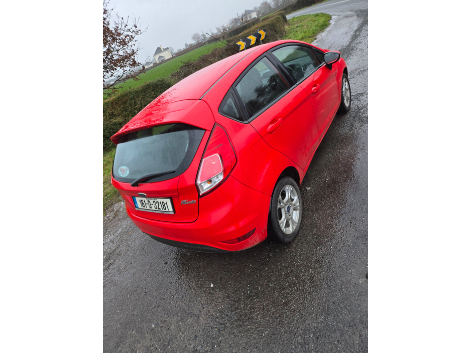 2016 Ford Fiesta - image 4