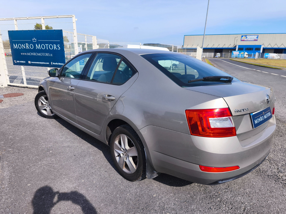 2015 Skoda Octavia - image 5