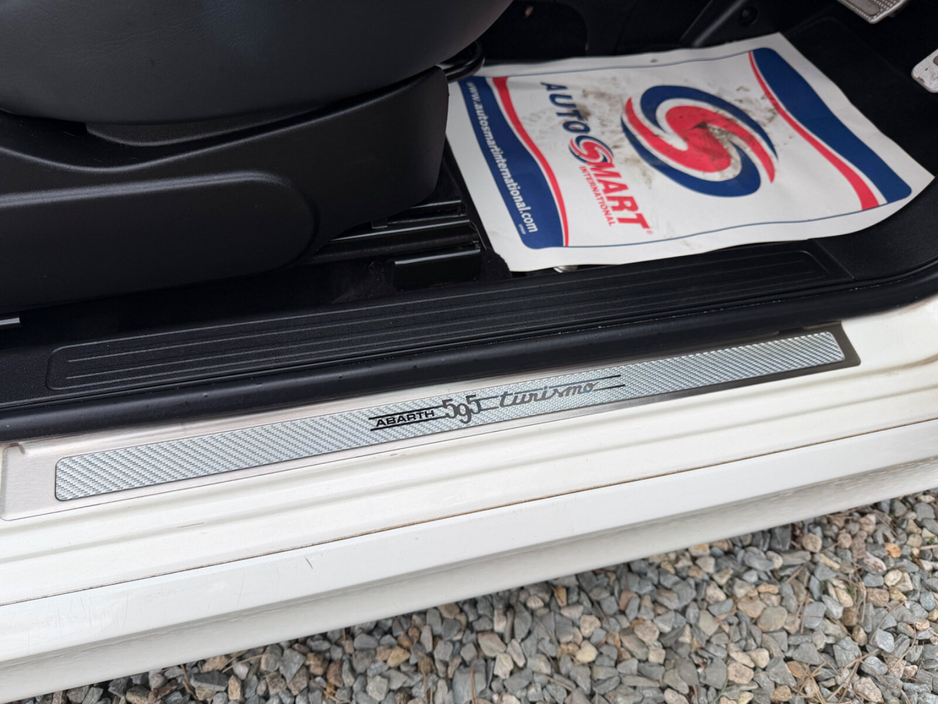 2015 Abarth 595C - image 17