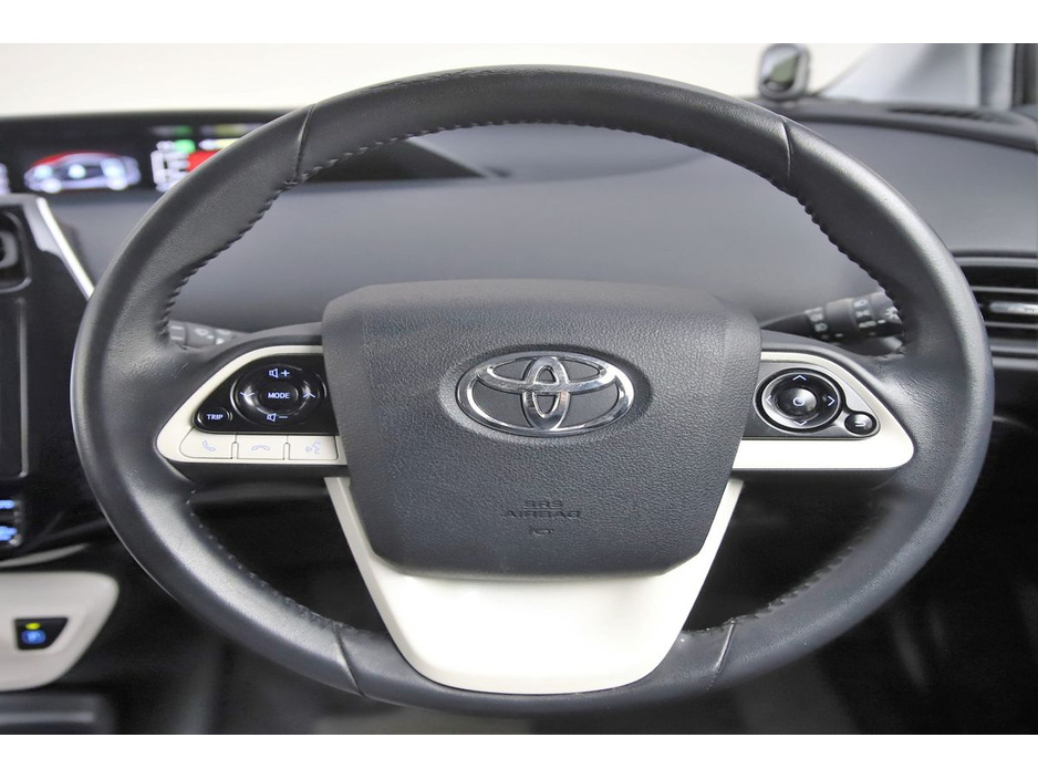 2017 Toyota Prius - image 16