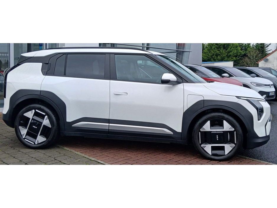 2025 Kia EV3 - image 2