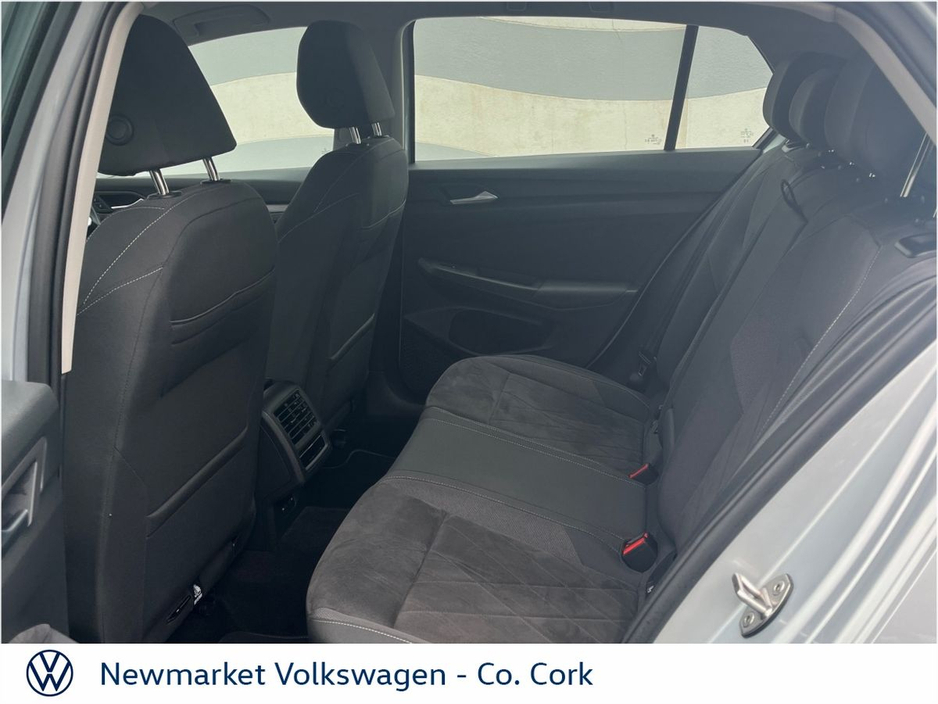 2023 Volkswagen Golf - image 7