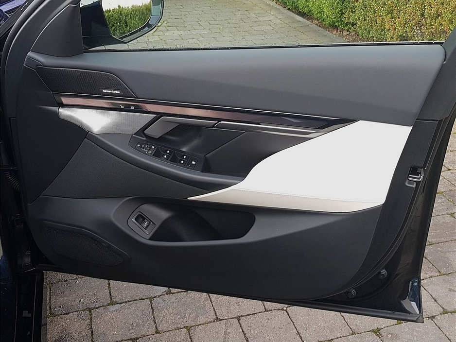 2025 BMW 5 Series - image 21