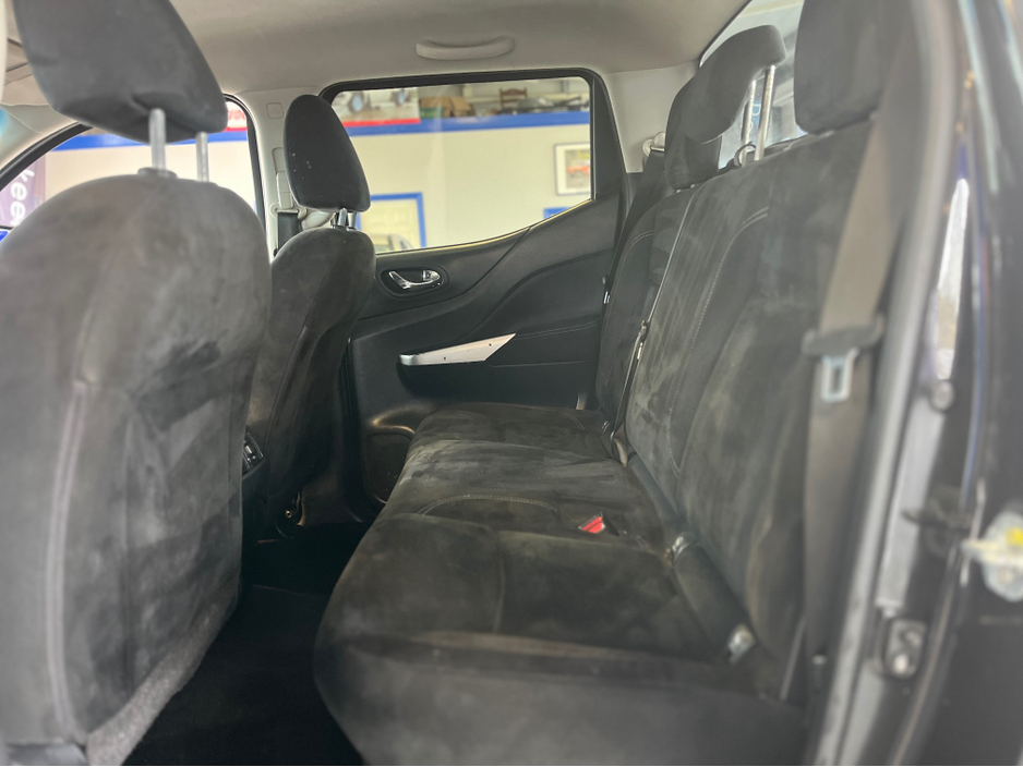 2018 Nissan Navara - image 9