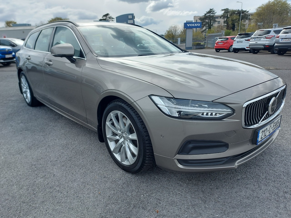 2021 Volvo V90 - image 5