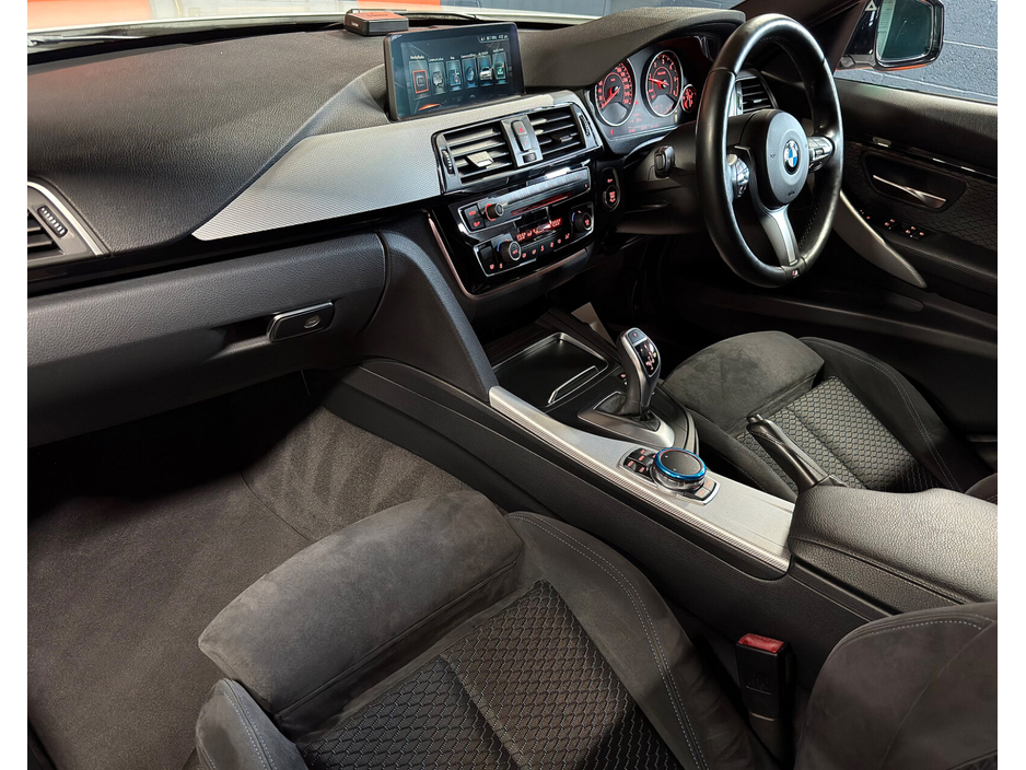 2016 BMW 3 Series - image 4