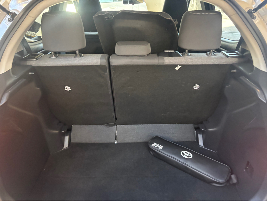 2023 Toyota Yaris - image 18