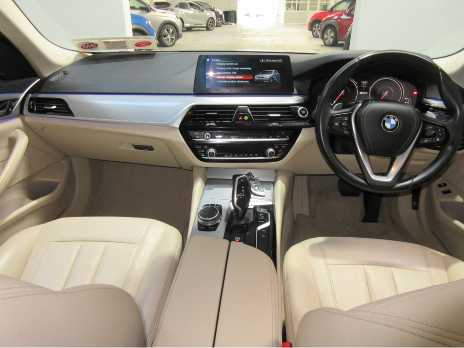 2018 BMW 5 Series - image 10