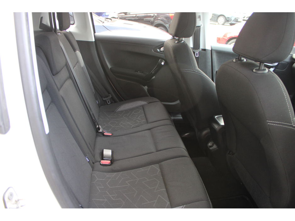 2019 Peugeot 2008 - image 10