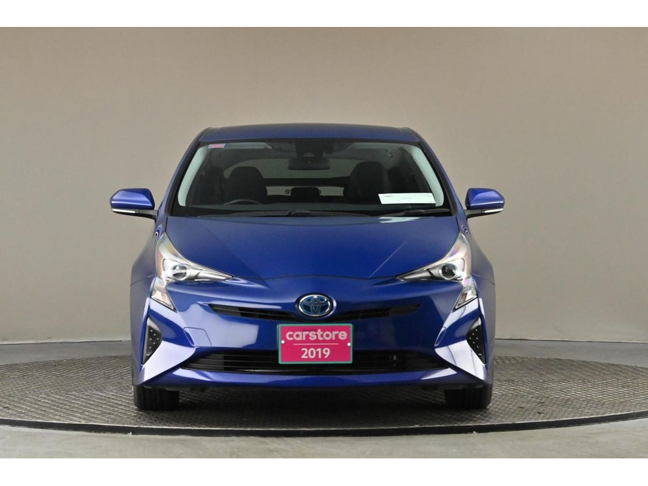 2019 Toyota Prius - image 2