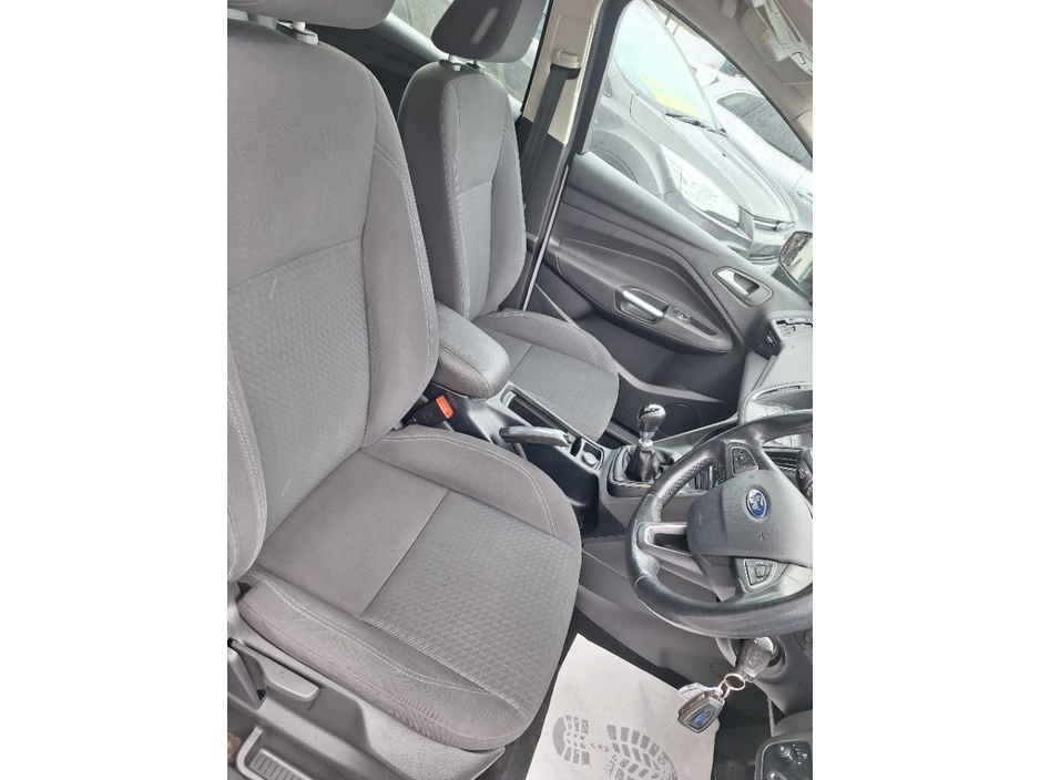 2017 Ford C-Max - image 9