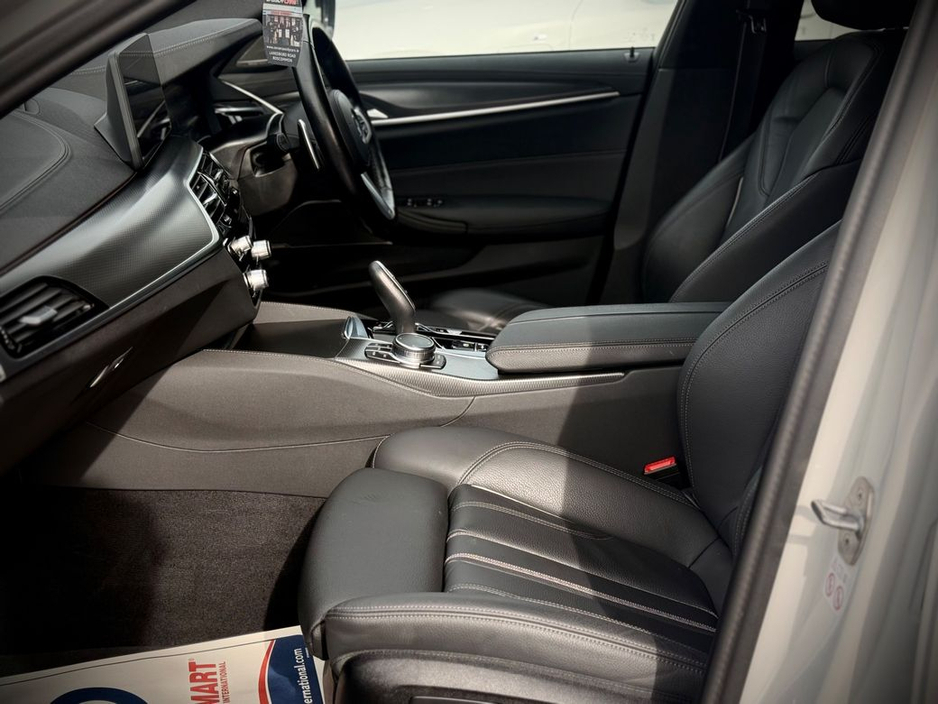 2023 BMW 5 Series - image 11