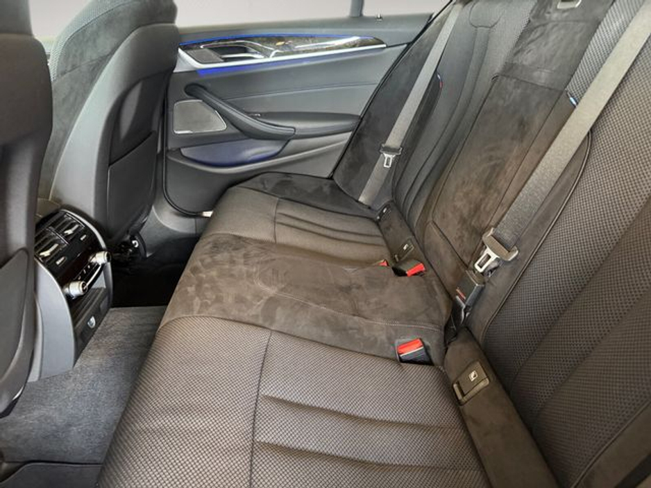 2020 BMW 5 Series - image 17