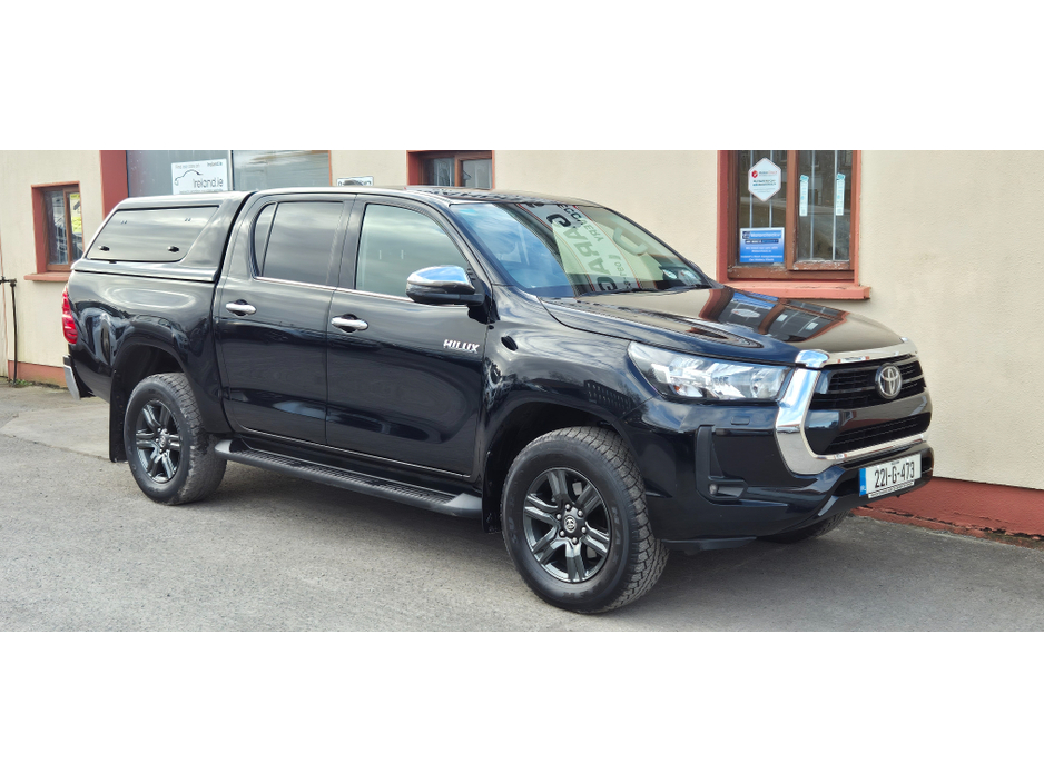 2022 Toyota Hilux - image 3