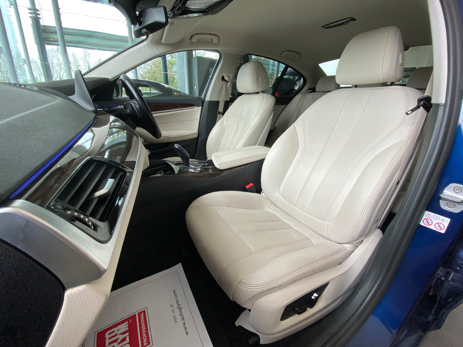 2019 BMW 5 Series - image 9