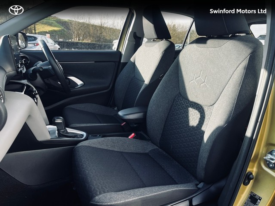 2022 Toyota Yaris Cross CR CROSS LUNA 4DR AUTO €24,500