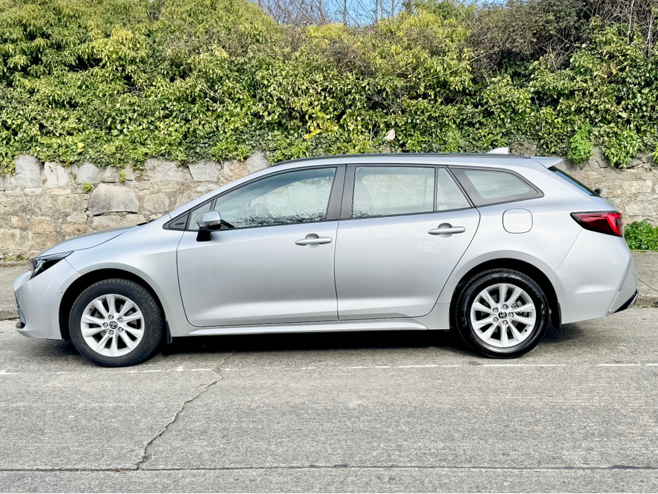 2023 Toyota Corolla - image 3