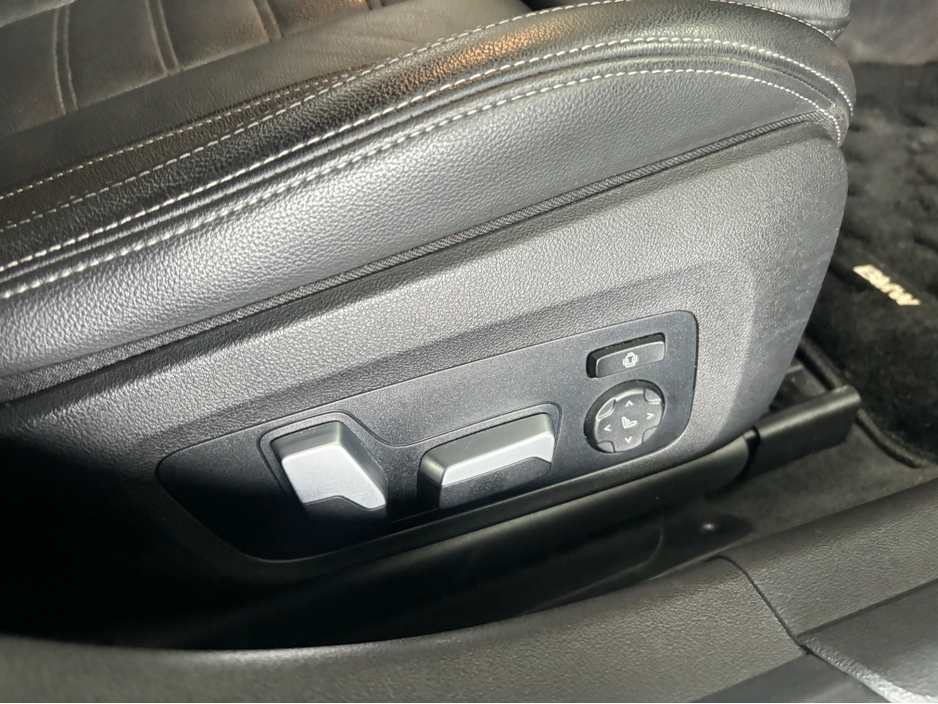 2021 BMW 3 Series - image 8