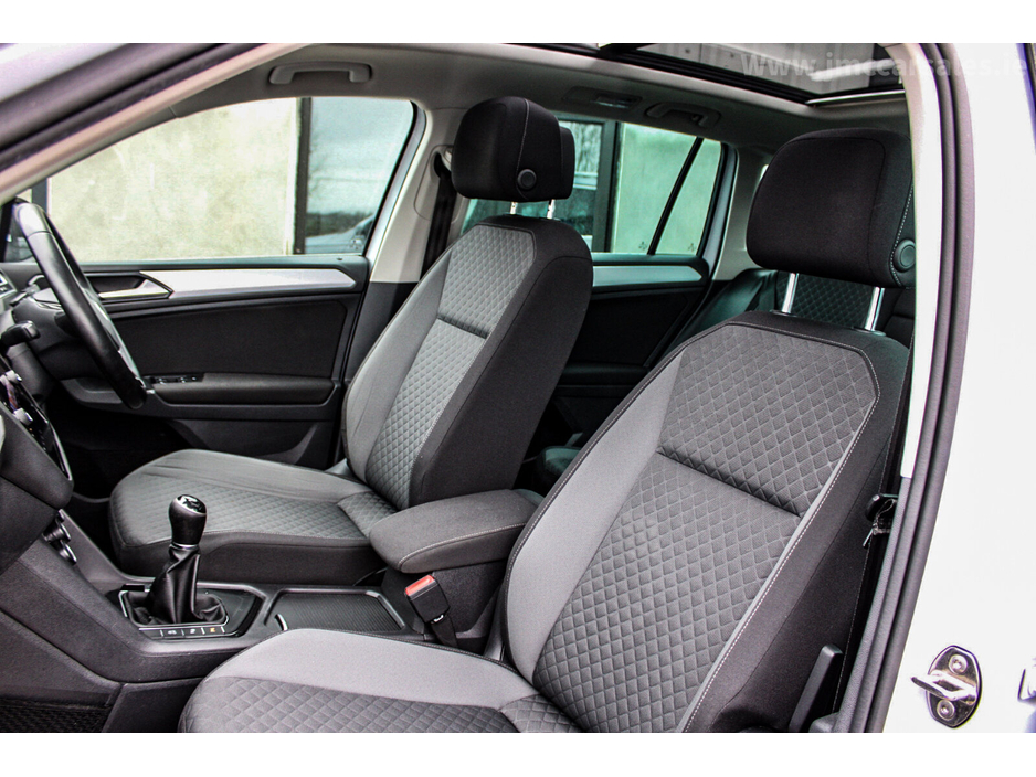 2018 Volkswagen Tiguan - image 27